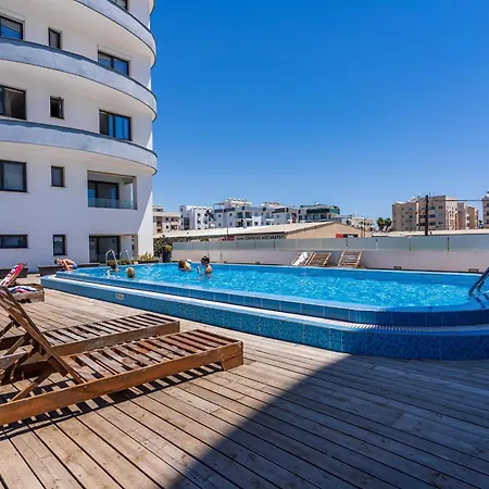 Lägenhet Bright Stylish Flat With Balcony & Shared Pool