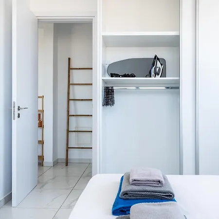 Bright Stylish Flat With Balcony & Shared Pool Apartment *
