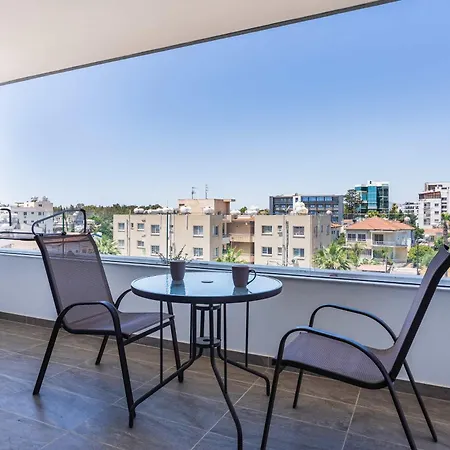 Bright Stylish Flat With Balcony & Shared Pool Scala