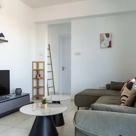 Bright Stylish Flat With Balcony & Shared Pool Apartment