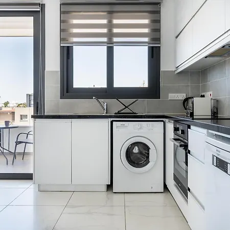 Apartment Bright Stylish Flat With Balcony & Shared Pool