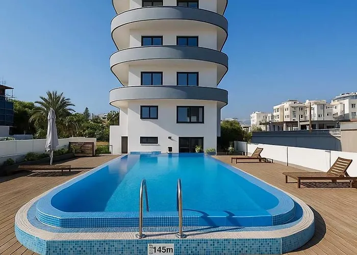 Bright Stylish Flat With Balcony & Shared Pool Apartmán