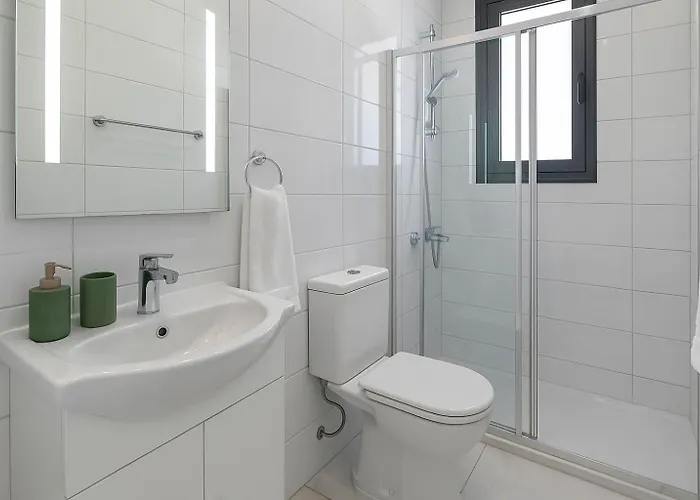 Apartmán Bright Stylish Flat With Balcony & Shared Pool *